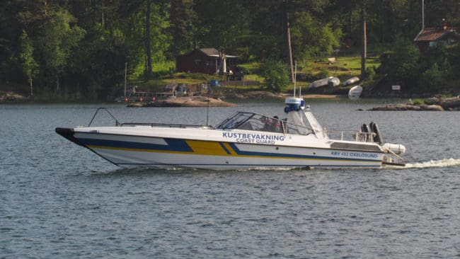 Efter tips om illegal säljakt bordade kustbevakningen en båt. En av sälarna i båten hade visserligen fällts inom ett naturskyddsreservat, men det berodde på att den utökade gränsen för området inte fanns med på länsstyrelsens app. De misstänkta har därmed friats. (Arkivbild)