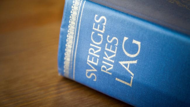 – Säger tingsrätten dansa så dansar jag, förklarar kammaråklagare Åse Schoultz som nu har formulerat om gärningsbeskrivningarna i jaktbrottshärvan.