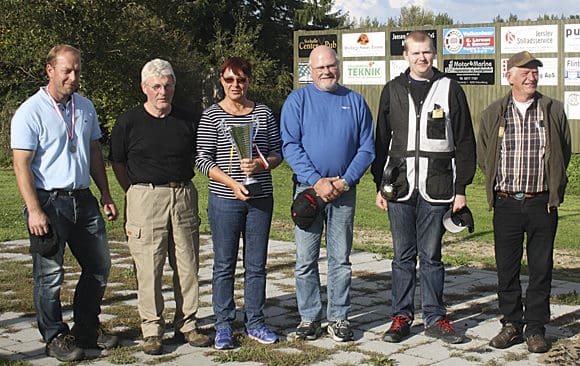 Det svenska JRF-landslaget vann i Danmark. Fr&aring;n v&auml;nster: Dan Fransson, Lennart Pettersson, Carina Johansson, Bertil Eriksson, Anton Hul&eacute;n och Preben Garner.