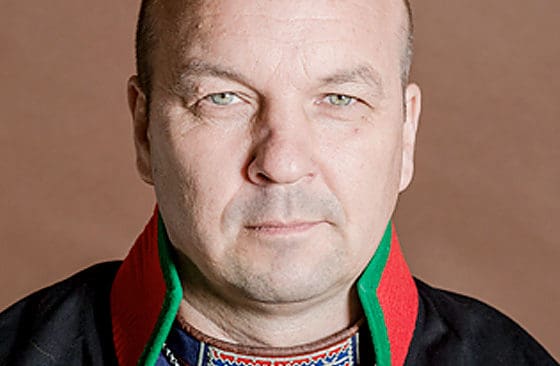Lars-Jonas Johansson, partiledare för Landspartiet svenska samer och ledamot i Sametinget, anklagar Vapstens sameby för illegal jakt på älg.
