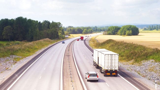 Yrkeschauffören dömdes för tolv trafiköverseelser på fem år. Det har nu medfört att hans sex jaktvapenlivenser återkallades. (Arkivbild)