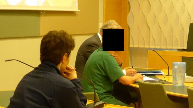 Industriledaren i tisdags förra veckan, när han häktades. Nu har vargkremeringen slopats som häktningsgrund, men industrimannen sitter kvar i häktet på grund av misstankarna om illegal vargjakt.