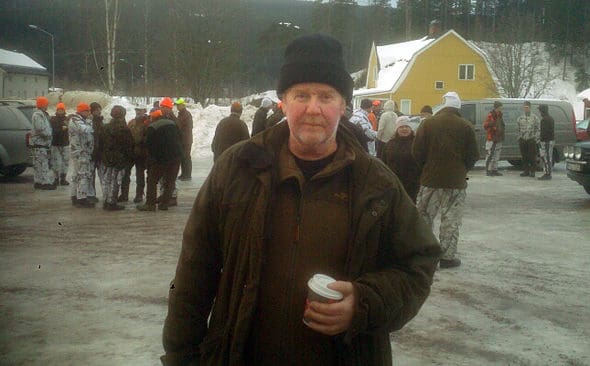 Jakt & J&auml;gares uts&auml;nde p&aring; vargjakten, reporter Leif Olsson, i v&auml;ntan p&aring; att sp&aring;rarna ska bli klara.