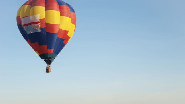 Republikanen Mark Keuoughatt vill att man ska pröva om det går att jaga vildgrisar från luftballonger i Texas.