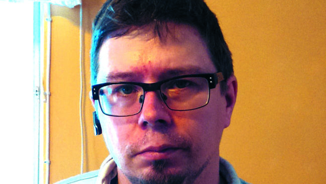 – Jag har varit aktiv i rovdjursdebatten ett bra tag nu och ser hur hatfullt debattklimatet blivit från bevarandeorganisationernas sida och dess anhängare. Detta hör inte hemma i ett sunt samhälle, säger 39-årige Mathias Kristoffersson, styrelseledamot i Min Geaidnu, tredje största parti i Sametinget renskötare i Voernese sameby.