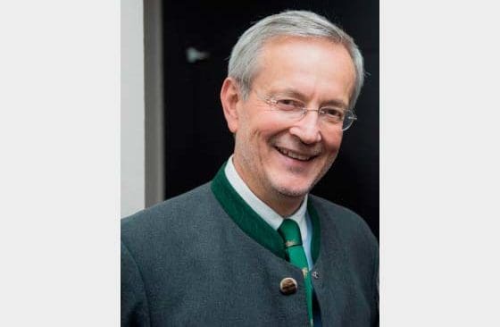 Michl Ebner, förbundsordförande för Face, välkomnar EU-kommissionens arbete mot terrorism, men påpekar att hårdare regler för jaktvapen bara drabbar laglydiga medborgare.