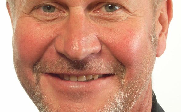 &ndash; Vi kan vara s&auml;kra p&aring; &auml;r att det inte kommer att skjutas n&aring;gra vargar &ouml;verhuvudtaget om Socialdemokraterna vinner valet, varnar Mikael Cederbratt (M).