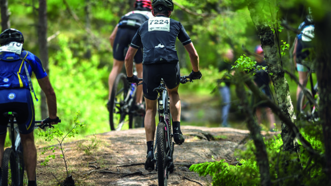 En cyklist som deltog i ett mountainbike-lopp utanför Eskilstuna slogs av cykeln av en man med ett hagelgevär. (Arkivbild)