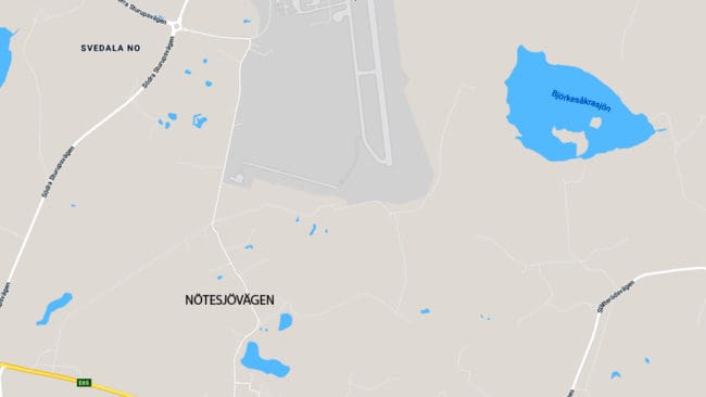 I söndags blev en kronhjort tjuvskjuten vid Nötesjövägen i Svedala. Eftersom en 22-årig man var i närheten av hjorten är skytten även misstänkt för att ha utsatt mannen för fara att bli träffad.