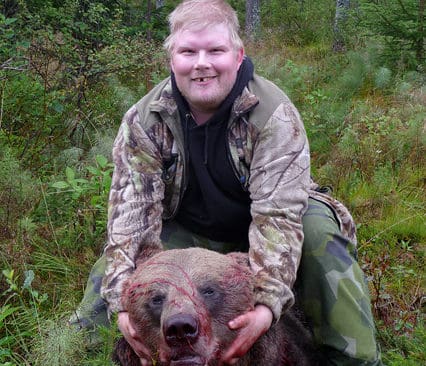 Dr&ouml;mbj&ouml;rnen. P&auml;r-Ove Andersson, &Auml;lvdalen, med en bj&ouml;rn som v&auml;gde hela 222 kilo. P&auml;r-Ove &auml;r en utpr&auml;glad passare, men hur v&auml;ljer han pass?