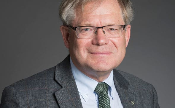 Per-Ingvar Johnsson, Centerpartiets ledamot i Konstitutionsutskottet, tycker att Romsons vargutspel gått över gränsen.