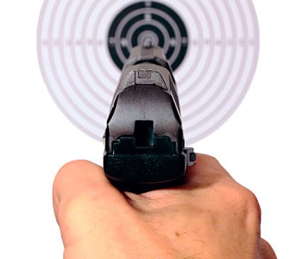V&auml;stra G&ouml;talands-polisens &rdquo;hemmagjorda&rdquo; regler om kraven f&ouml;r vapenlicens har inget st&ouml;d i svensk lagstiftning, enligt F&ouml;rvaltningsr&auml;tten.