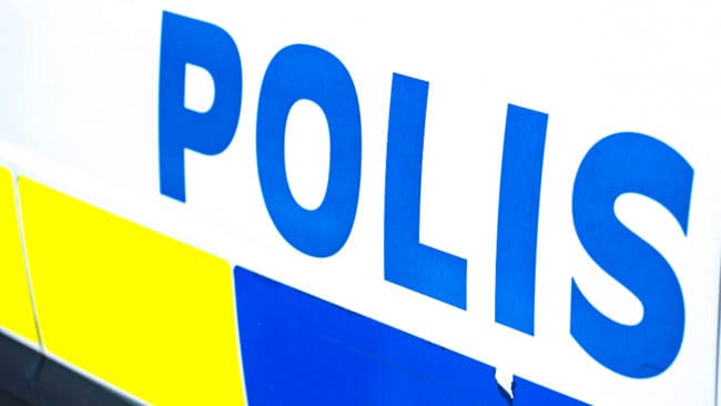 Händelsen rubriceras som olaga hot och brott mot vapenlagen.