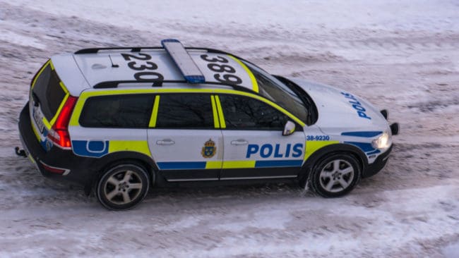 När polisen kom till platsen visade det sig att två aktivister var försvunna.