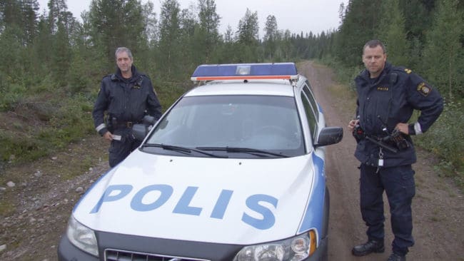 Omkring 30 poliser slog till samtidigt vid fyra platser i Hälsingland i morse mot fyra män, misstänkta för illegal rovdjursjakt. (Arkivbild)