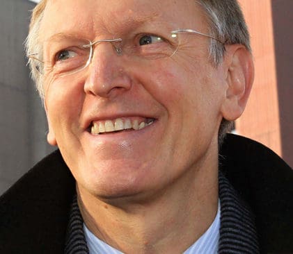 Milj&ouml;kommission&auml;r Janez Potocnik uppvaktas av svenska vargv&auml;nner, som hoppas att EU tar den svenska regeringen i &ouml;rat om antal vargar.