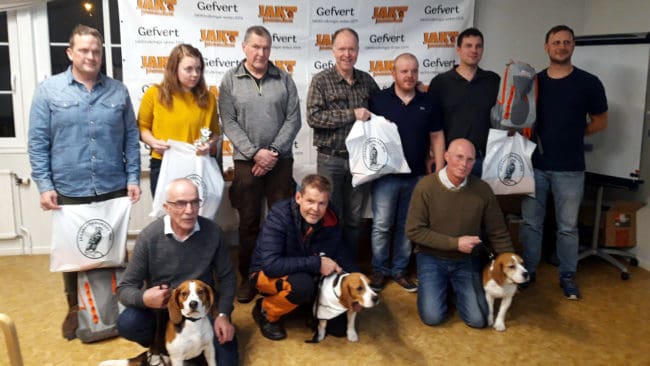 På huk från vänster: tvåan Tino/Lennart Sjögren, SM-vinnaren Rågbrantens Blazer/Anders Sandlund och trean Maliwicks Oh Em Gee/Jonas Björ.