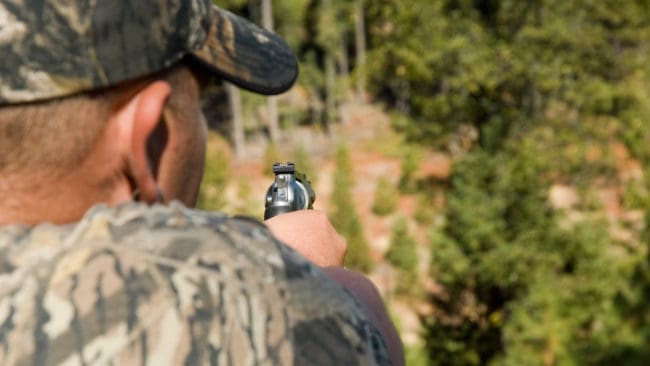 Det kan bli tillåtet att jaga med revolver i den amerikanska delstaten South Dakota.