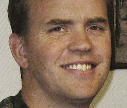 &ndash;Jag tolkar det som ett hot, s&auml;ger butiks&auml;garen Rickard Lundberg om klottret och en p&aring;se gatsten utanf&ouml;r butikslokalen i Karlshamn.
