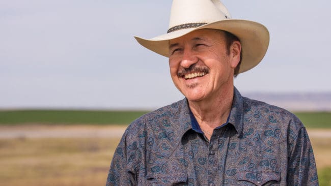 Den amerikanske demokraten Rob Quist, som vill företräda delstaten Montana i kongressen i Washington, säger sig brinna för jaktfrågor. Dock har det visat sig att han inte har licens för att jaga själv, trots att han i tv-reklam uppträder med gevär.