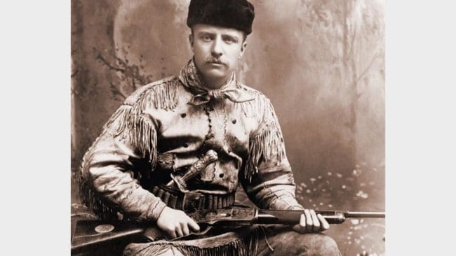 Theodore Roosevelt har hyllats som ”viltvårdens fader”. Här i hjortskinnsmundering för ett studioporträtt från 1895, långt innan han inledde sin presidenttid.