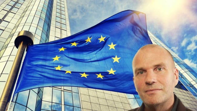 Sverigedemokraternas jakt- och viltpolitiske talesperson, Runar Filper, anser att Sverige måste begära omförhandling med EU och på sikt lämna unionen.