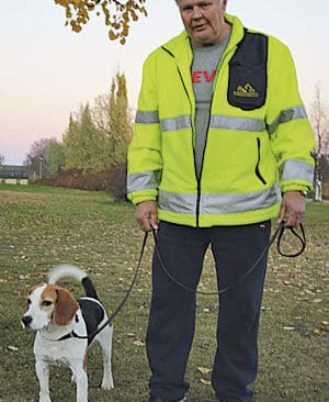 Nordisk M&auml;stare SE JCH Sack med stolte &auml;garen Elving Henriksson.