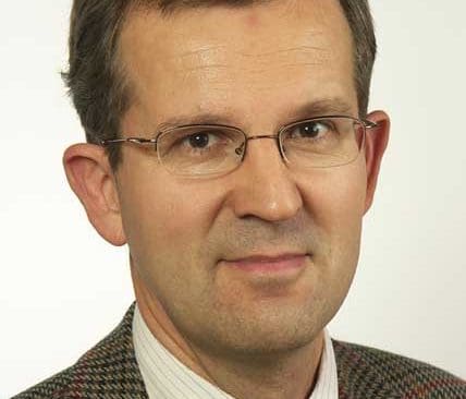 Kd-politikern Lennart Sacr&eacute;deus undrar vilket ansvar staten har inom arbetsmilj&ouml;omr&aring;det n&auml;r skogsarbetare skadas av bj&ouml;rnangrepp.&nbsp;