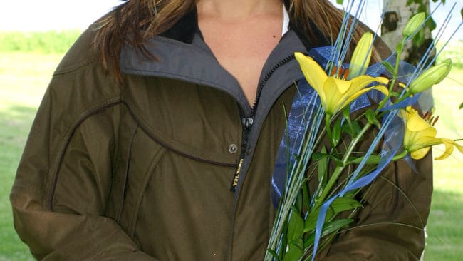 Sara Borup – årets ungdomsledare i Jägarnas Riksförbund – med sitt nya jaktställ från Swedteam.