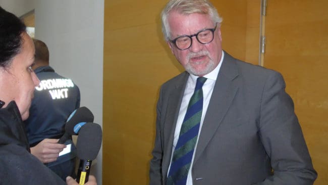 Att låta utredningarna om illegal vargjakt gå in i en lång dvala är helt otillständigt för de utpekade, säger advokaten Sven Severin om läget för den idag frisläppte industriledaren, som kan få vänta flera år på besked om åtal.