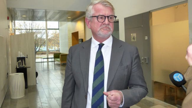 Sven Severin, industrimannens advokat i den så kallade jakthärvan i Västmanland, konstaterar att läget är oerhört bekymmersamt för åklagaren när det hemliga huvudvittnet inte längre vill medverka.