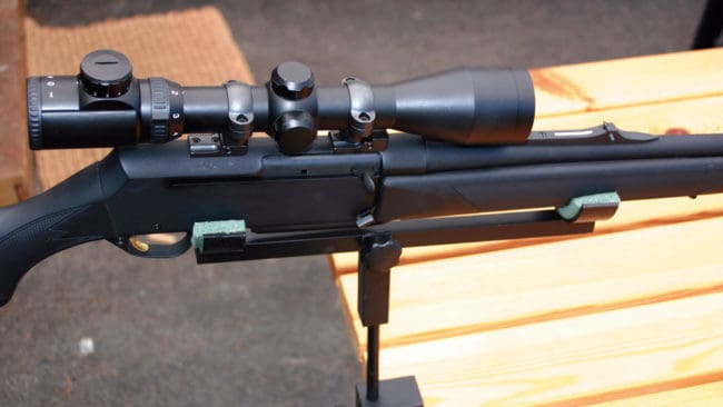 Åklagaren överklagar att det blev en friande dom om vapenbrott när en 40-årig man avfyrade ett dödligt vådaskott med en lånad jaktstudsare. Det är praxis att vapnets långivare ska vara på högst en armlängds avstånd från skytten, anser åklagaren. (Arkivbild)