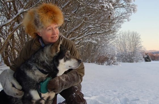 Solveig Larsson, ordförande för Jägarnas Riksförbund, efterlyser en ändring av Århuskonventionen. Hittills har konventionen gjort att små aktivistgrupper ges talerätt och kan överklaga bland annat beslut om vargjakt. Det försenar och försvårar viktig viltförvaltning i Sverige, konstaterar hon.