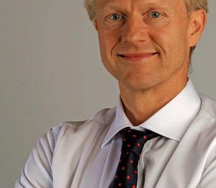 Stefan F&ouml;lster, chefsekonom p&aring; Svenskt N&auml;ringsliv, vill ha &ouml;kad rovdjursturism. De som vill jaga ska f&aring; skjuta viltet p&aring; l&aring;tsas med elektroniska tr&auml;ffar.