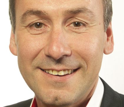 Moderaternas Sten Bergheden vill ha en utredning om polisens kapsejsade hantering av vapenlicenser.