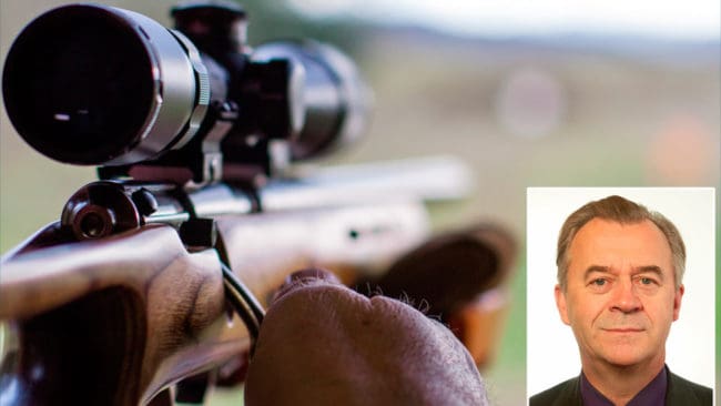 Regeringen har beslutat att sekretessen på jägarexamensregistret ska tas bort så att polisen lättare ska kunna handlägga vapenlicensansökningar.