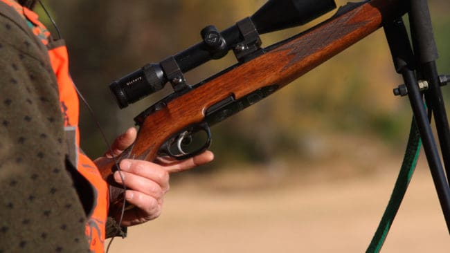 Enklare rutiner för vapenlicenser och slopade psyktester av dem som vill ha vapen applåderas av vapenägarna i Finland.