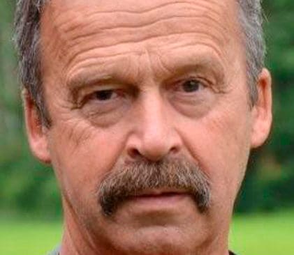 Ta bort lagkravet p&aring; att &auml;lgjakt ska bedrivas som gemensamhetsjakt, f&ouml;resl&aring;r Sture Nilsson.