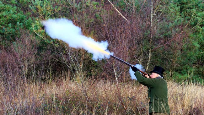 Så kan det se ut med mynningsladdare och svartkrut. I Ungern tillåts de nu för jakt.