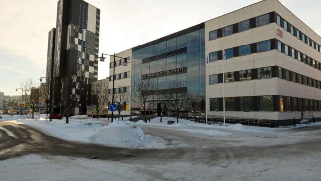 Västmanlands tingsrätt har ännu inte beslutat om tidpunkt för häktningsförhandlingen.