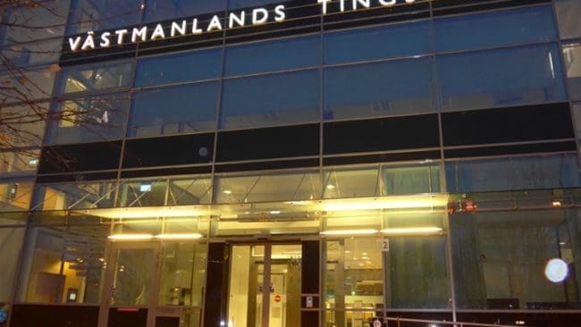 Karl Hedin, och ytterligare en person, åtalas vid Västmanlands tingsrätt misstänkta för grovt jaktbrott när de försökt jaga varg. En annan åtalspunkt är att ha haft giftet karbofuran för att döda varg. Där är Karl Hedin och ett gift par misstänkta.