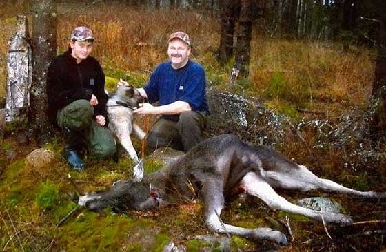 17-årige Tobias Albinsson är tacksam över att i fyra års tid ha fått följa med sin gudfar på jakt, eftersom han inte annars har någon i släkten eller familjen som jagar.