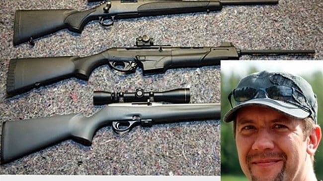 I mitten den halvautomatiska studsaren Benelli MR 1 Argo, som Toni Celan kämpat länge för att få ha som jaktvapen. I går behandlades den överklagade licensfrågan i Kammarrätten. Fallet har fått mycket stor betydelse för alla vapenägare i Sverige.