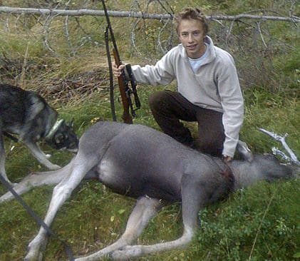 Inte ens en vecka efter att j&auml;garexamen var tagen f&auml;llde 17-&aring;rige Torbj&ouml;rn Roos en tjurkalv.