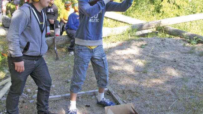 H&auml;r skulle den blivande j&auml;garen vilja vara med och l&auml;ra sig skjuta lerduva. Han har kontaktat Jakt & J&auml;gare med ett n&ouml;danrop.