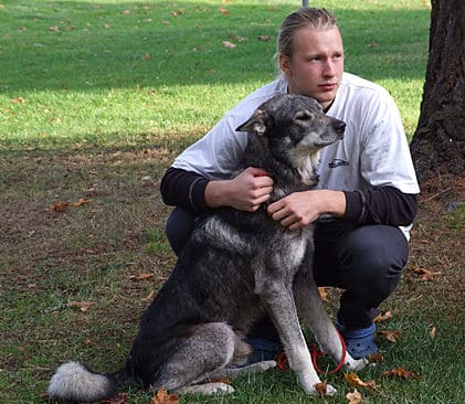 USM-vinnarna Emil Engborg och den duktiga j&auml;mthunden Jere.