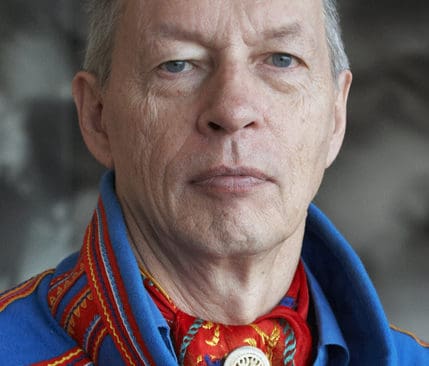 Sametingets styrelseordf&ouml;rande, Per Mikael Utsi, utg&aring;r fr&aring;n att samh&auml;llet inte l&aring;ter flyttvargen och hennes partner g&aring; l&ouml;sa bland renarna.