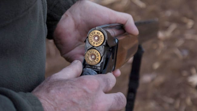 Jägareförbundet har röjt identiteten på sina vapenägande medlemmar till företag som använder uppgifterna i säljinsatser. Polisen ser upplägget som olämpligt och minst en medlem har lämnat förbundet i protest.