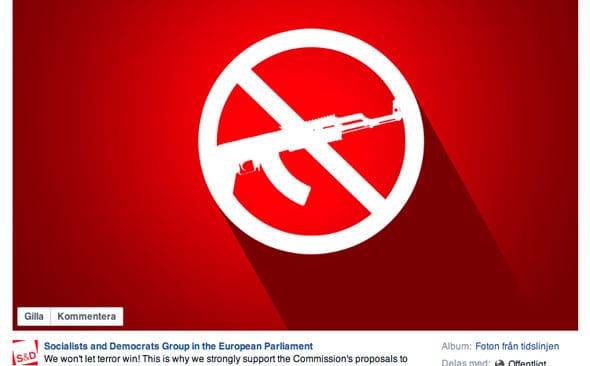 S-gruppen i EU-parlamentet stöder ett totalförbud för privata halvautomatiska vapen med en förbudsdekal som föreställer en militär automatkarbin.