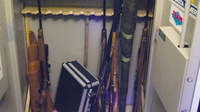 Sex jaktgevär i ett vapenskåp har stulits vid ett inbrott utanför Sveg i Jämtland. (Arkivbild)